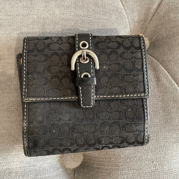 Small Coach Buckle Wallet with Black Signature Cs on Grey Canvas - Vintage - Picture 1 of 4